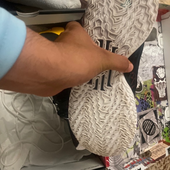 Kyrie 7 Rayguns, Size 10 - Picture 9 of 9